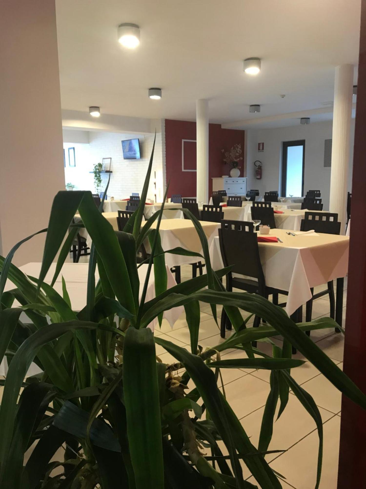 Hotel Royal San Benedetto del Tronto Exteriör bild